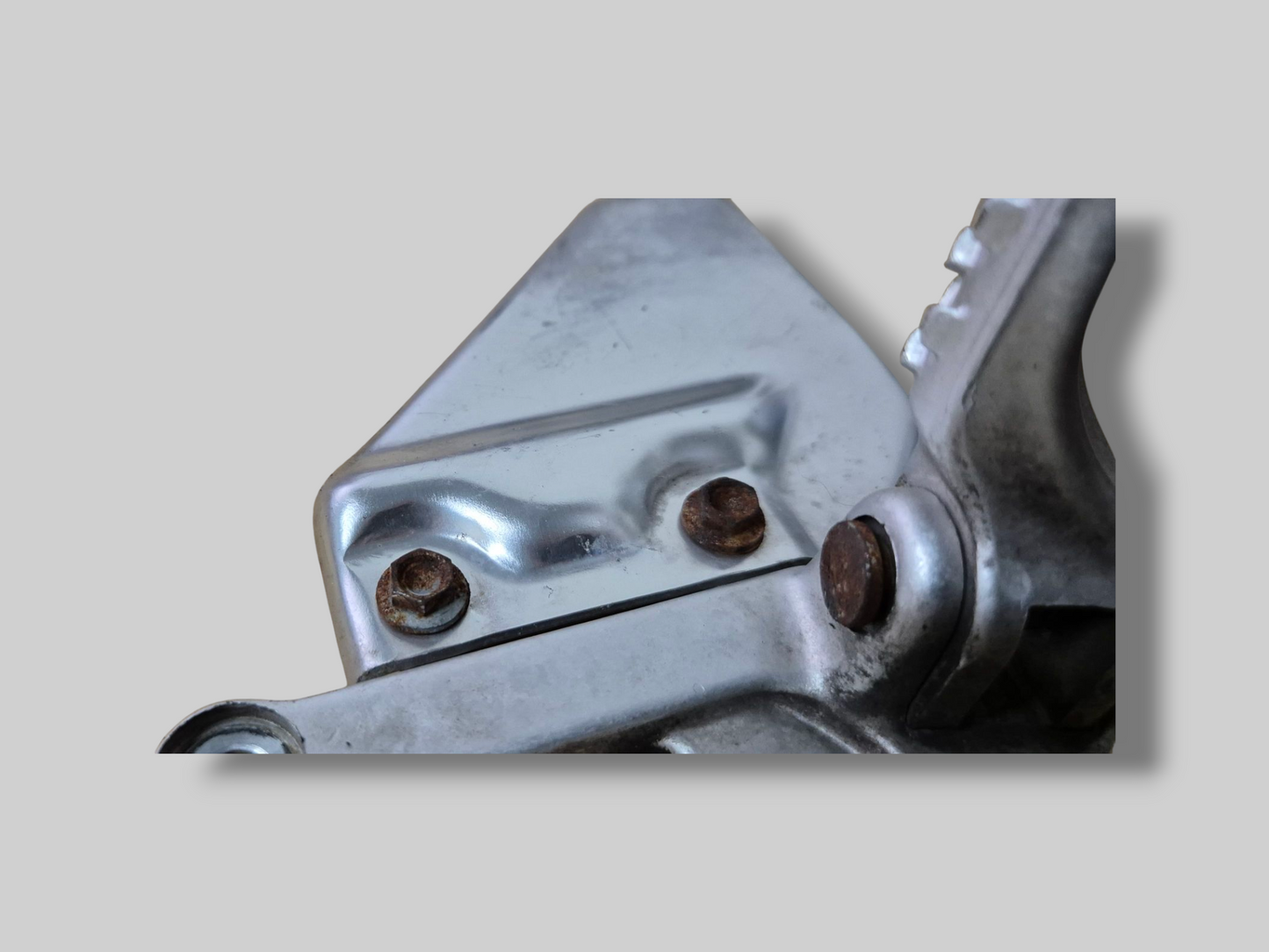 LEFT-HAND SIDE FOOTREST REARSET AP8135910 Aprilia RSV Mille 98-03 / Tuono 02-05