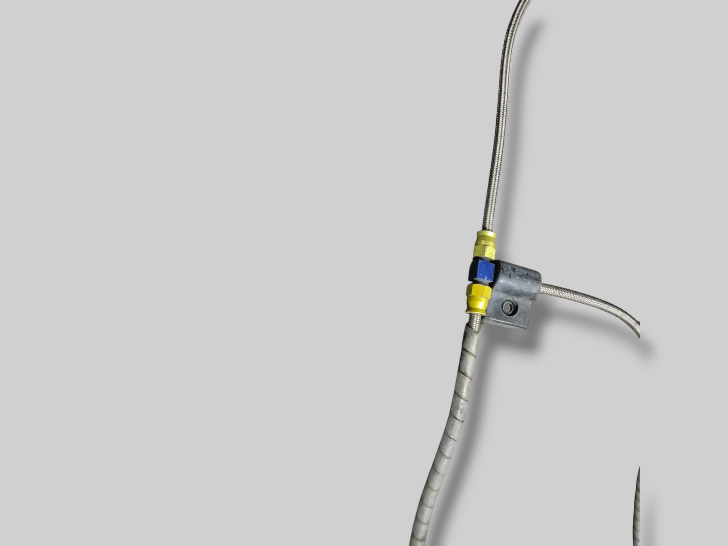 FRONT STEEL-BRAIDED BRAKE LINE HOSE PIPE T-JUNCTION AP8113984 Aprilia RSV Mille 98-03 / RSV1000R 2004-2010