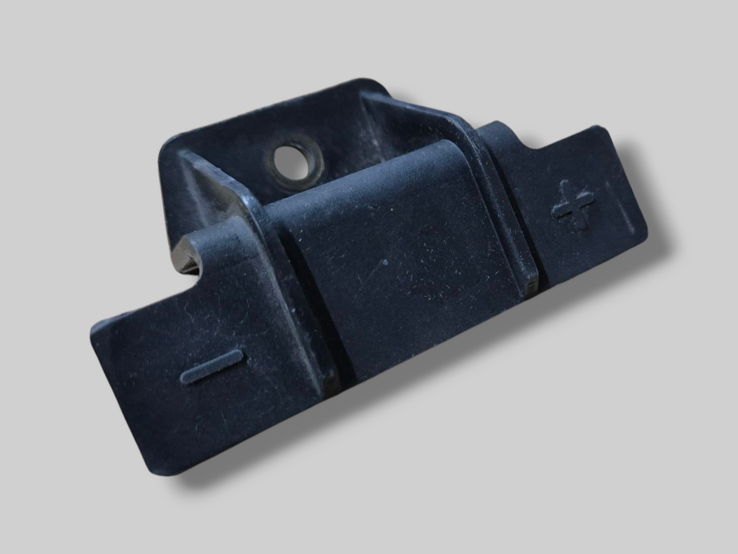 ONDER ZADEL / ACCUHOUDER AP8138591 Aprilia RSV Mille 98-03