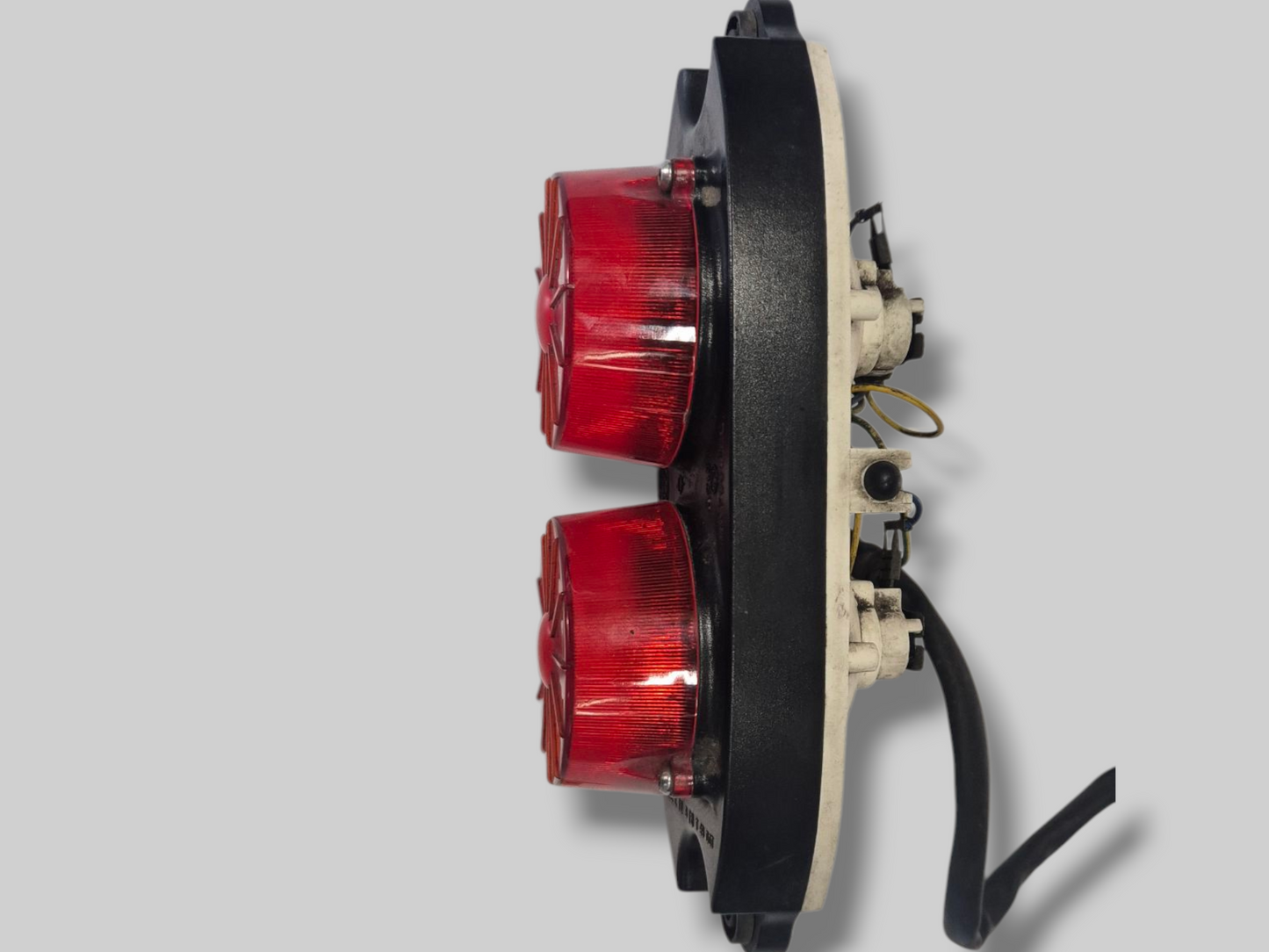 FEU ARRIÈRE AP8127070 Aprilia RSV Mille 2003 / Tuono 02-05