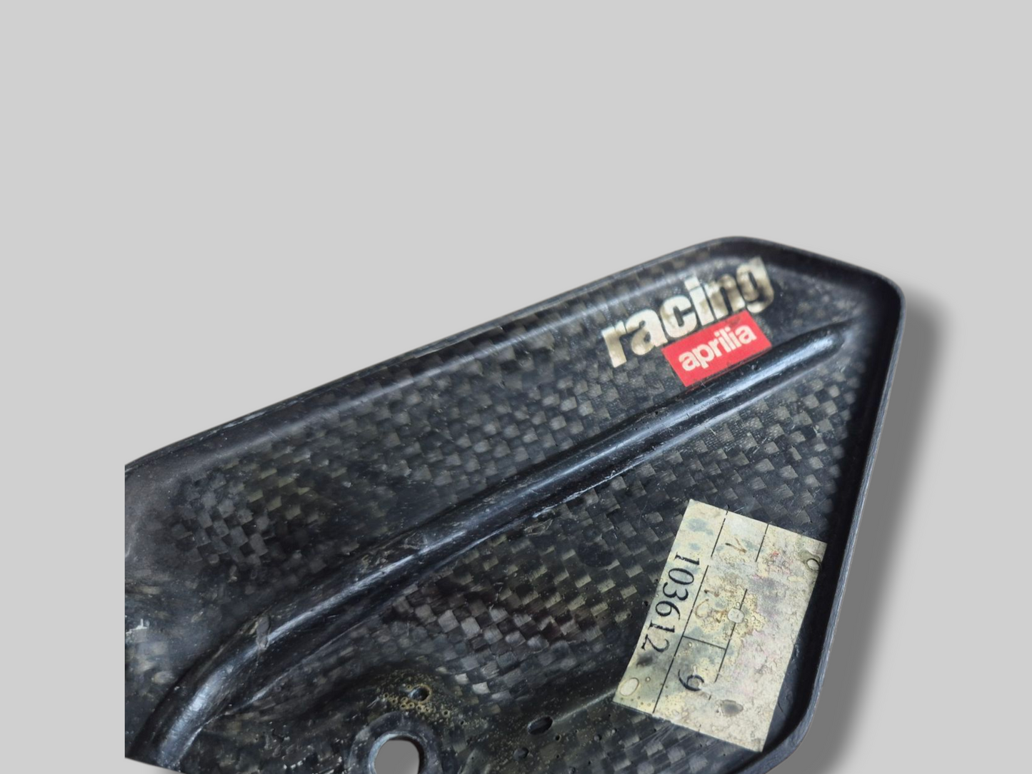 RIGHT-HAND CARBON HEELPLATE AP8791052 Aprilia RSV Mille 98-03 / Tuono 02-05 / RSV1000R 04-10
