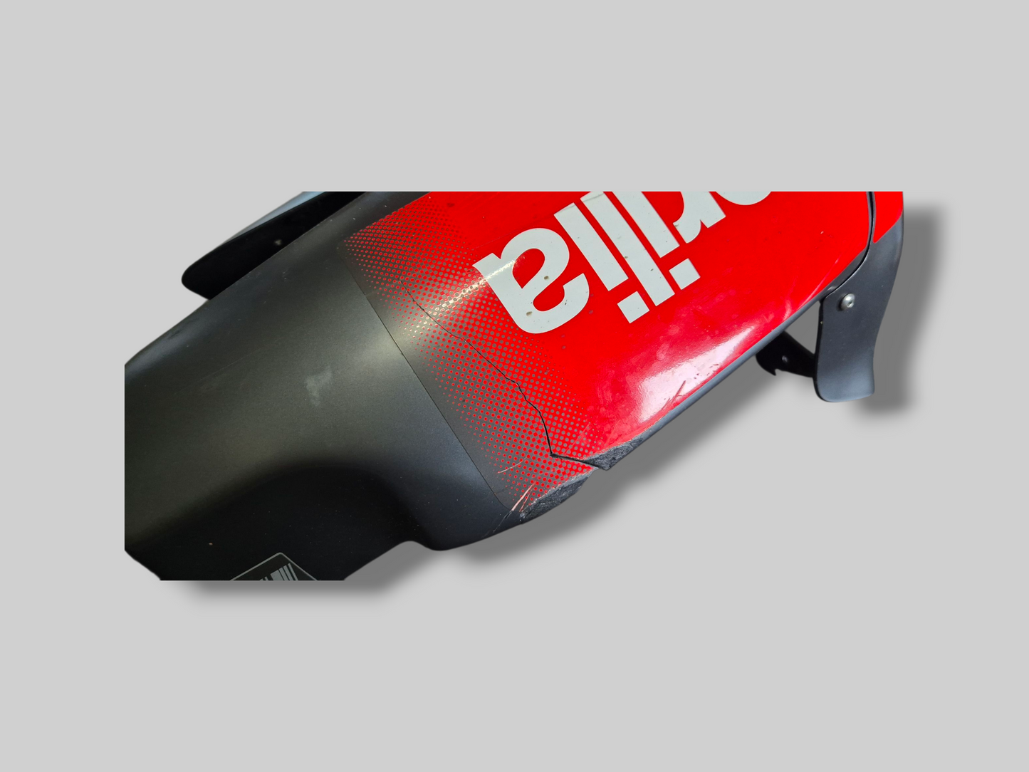 BELLYPAN PILLAR MAGNET GREY AP8168219 Aprilia RSV Tuono 1000 2002-2005