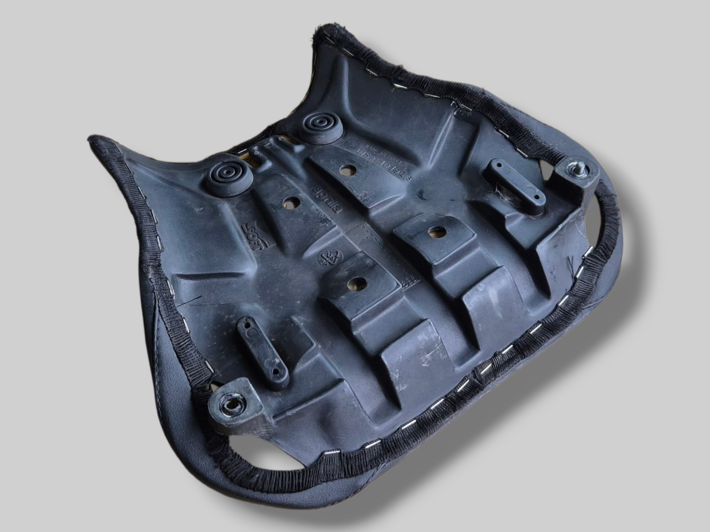 DRIVERS SADDLE SEAT AP8129169 Aprilia RSV Mille 1998-2000