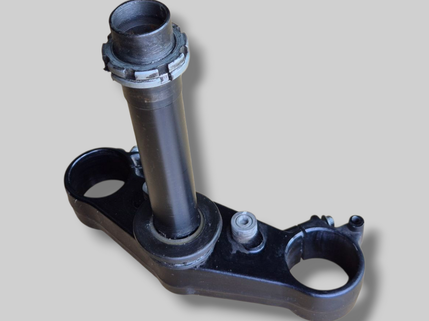 LOWER TRIPLE CLAMP STEM BASE AP8123640 Aprilia RSV Mille 98-03 / Tuono 02-05