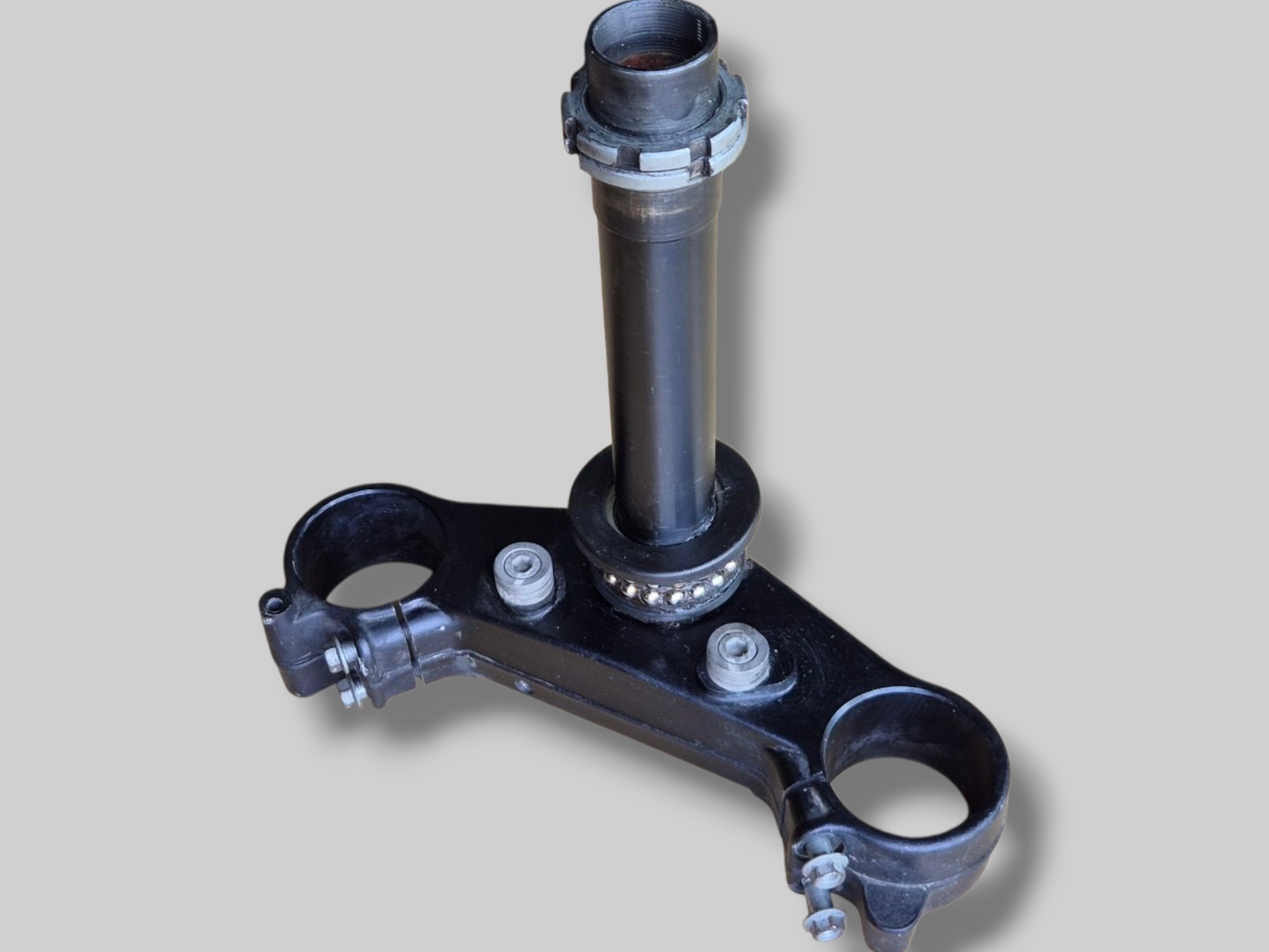 LOWER TRIPLE CLAMP STEM BASE AP8123640 Aprilia RSV Mille 98-03 / Tuono 02-05