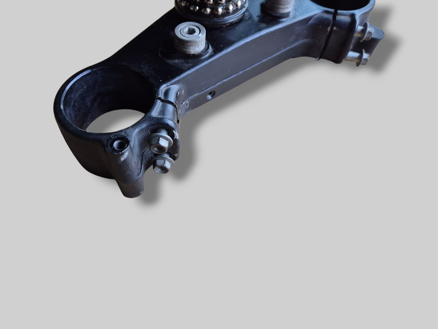 LOWER TRIPLE CLAMP STEM BASE AP8123640 Aprilia RSV Mille 98-03 / Tuono 02-05