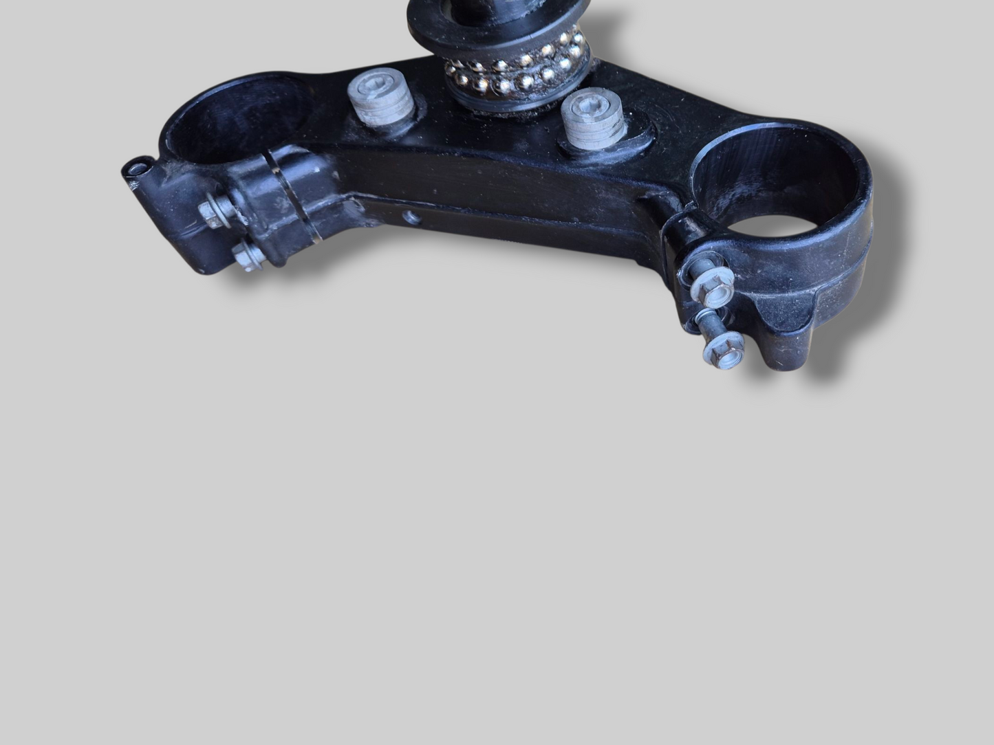 LOWER TRIPLE CLAMP STEM BASE AP8123640 Aprilia RSV Mille 98-03 / Tuono 02-05