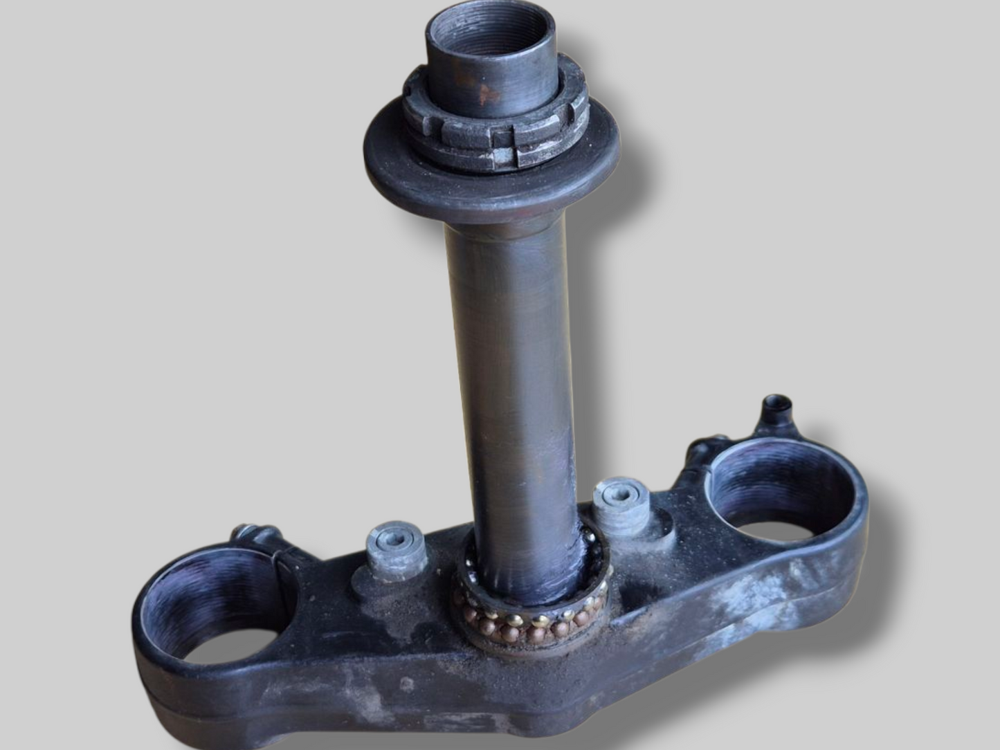 LOWER TRIPLE CLAMP STEM BASE AP8123640 Aprilia RSV Mille 98-03 / Tuono 02-05