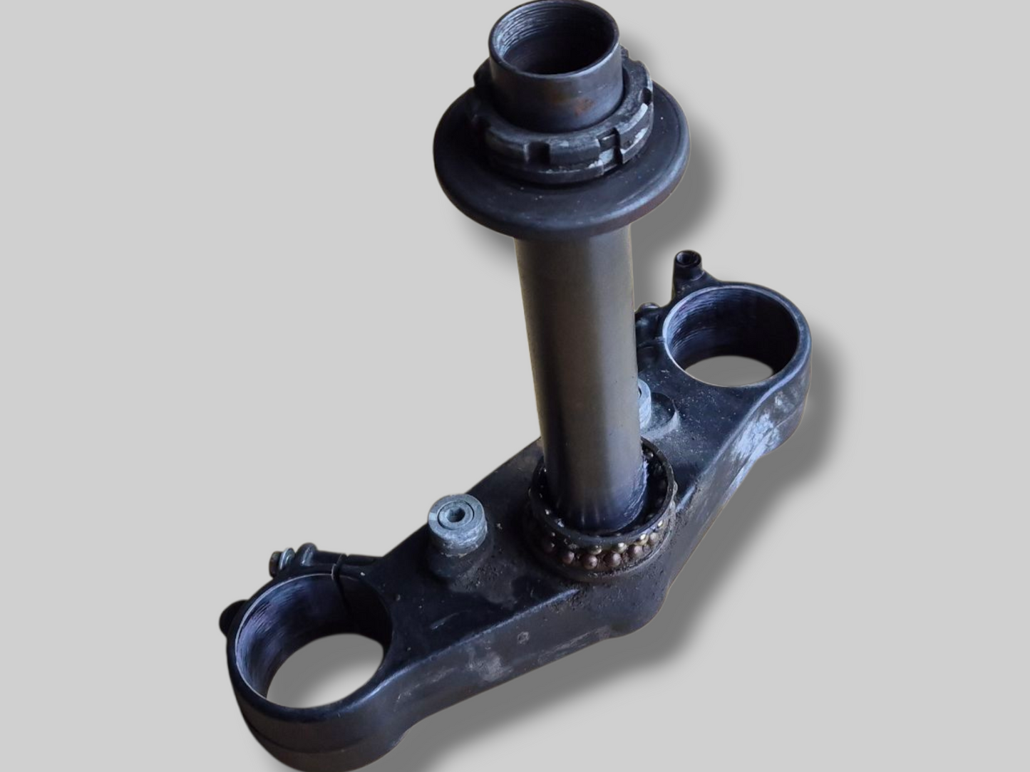 LOWER TRIPLE CLAMP STEM BASE AP8123640 Aprilia RSV Mille 98-03 / Tuono 02-05