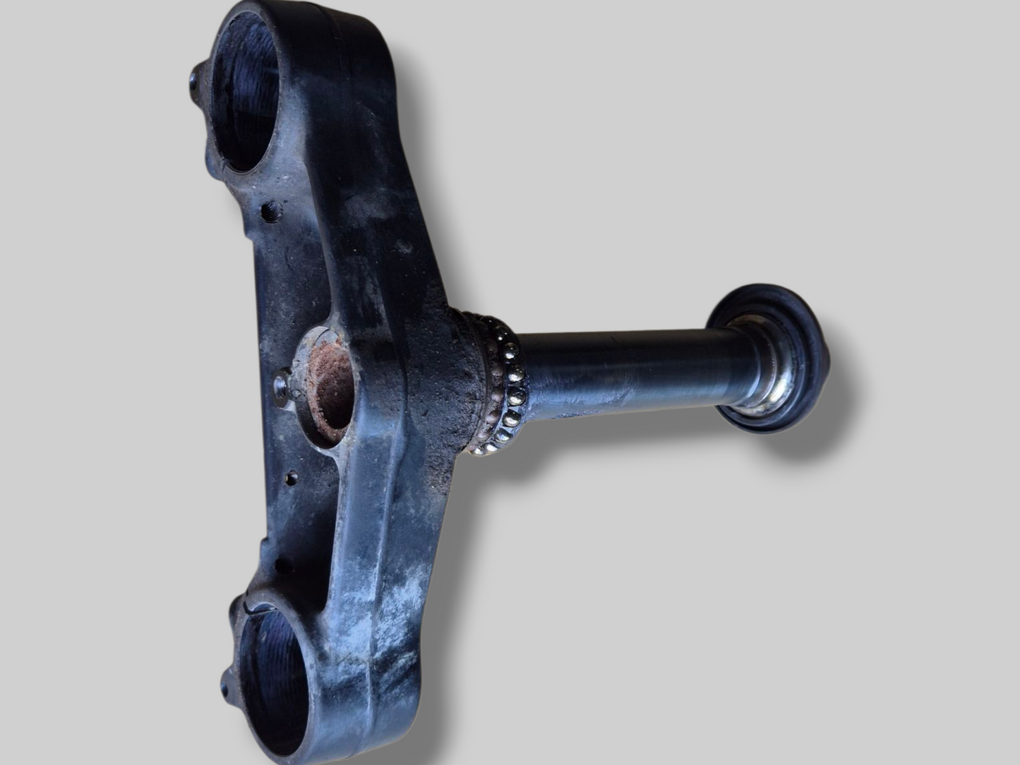 LOWER TRIPLE CLAMP STEM BASE AP8123640 Aprilia RSV Mille 98-03 / Tuono 02-05