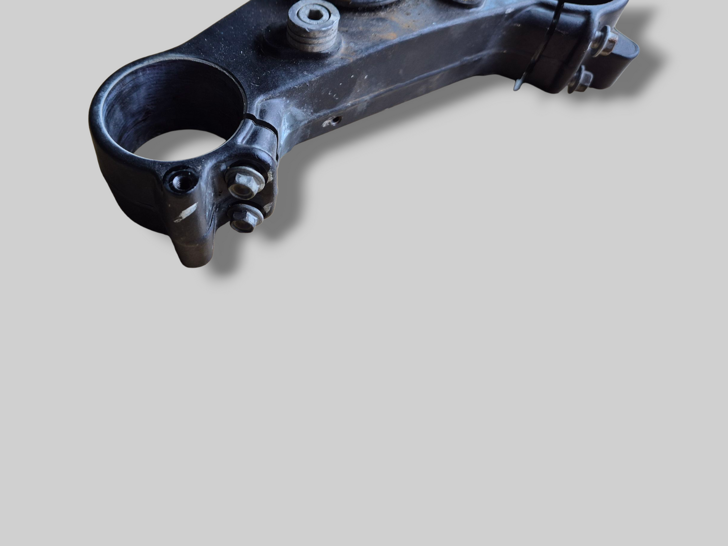 LOWER TRIPLE CLAMP STEM BASE AP8123640 Aprilia RSV Mille 98-03 / Tuono 02-05