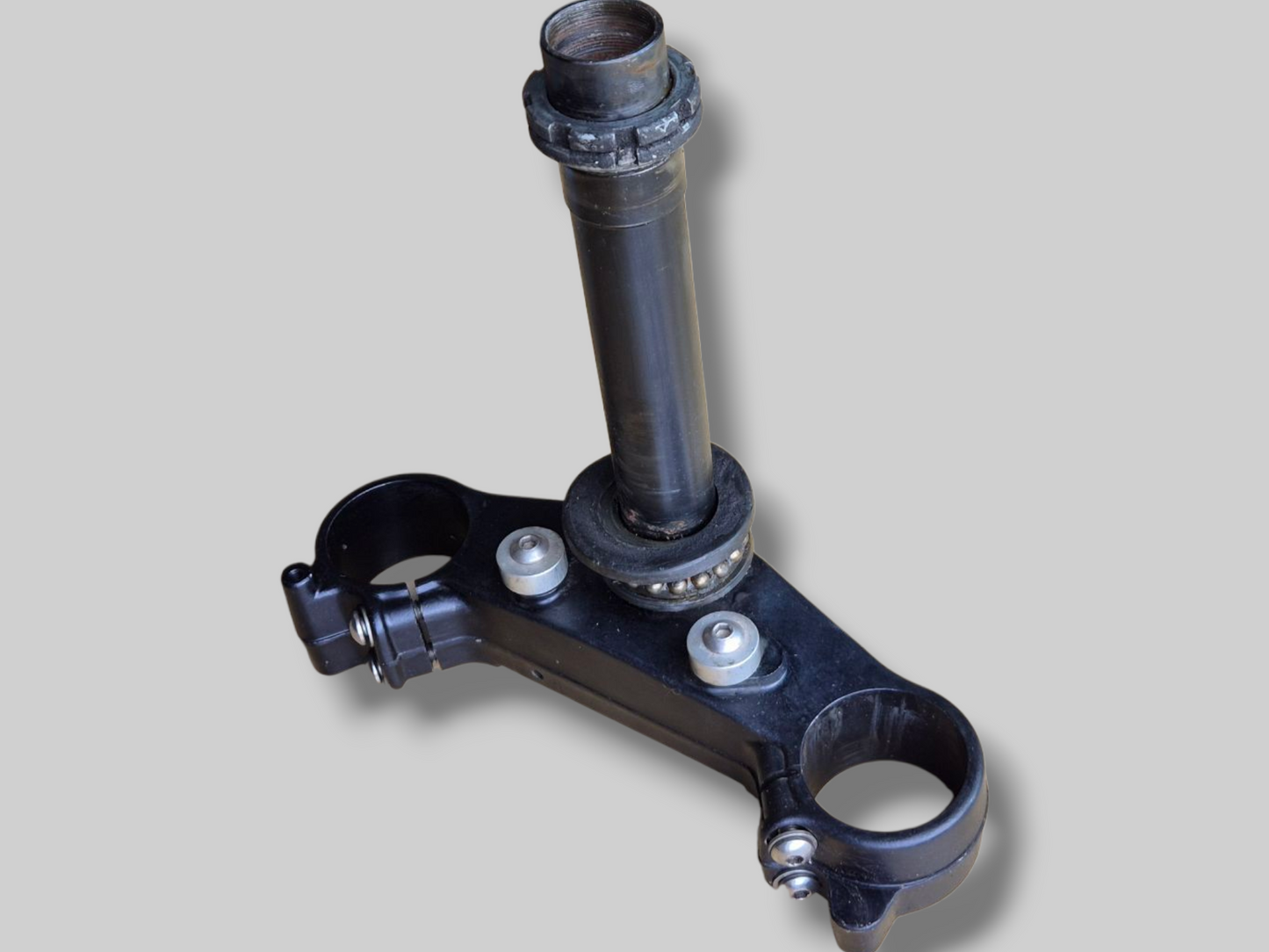 LOWER TRIPLE CLAMP STEM BASE AP8123640 Aprilia RSV Mille 98-03 / Tuono 02-05