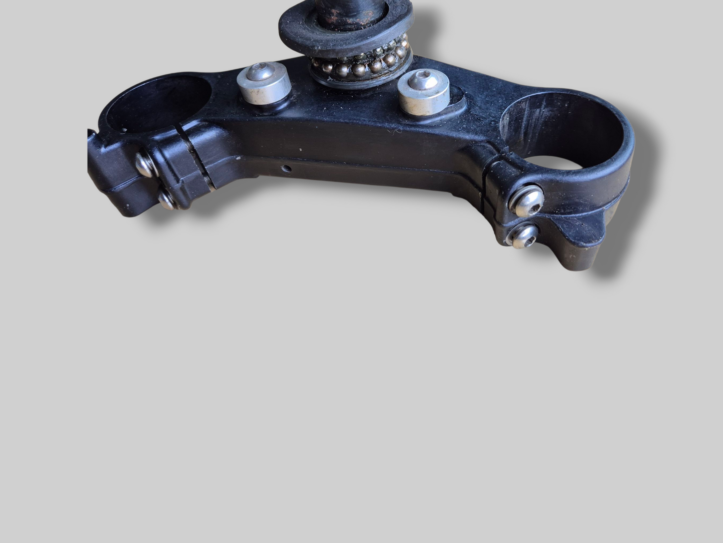 LOWER TRIPLE CLAMP STEM BASE AP8123640 Aprilia RSV Mille 98-03 / Tuono 02-05