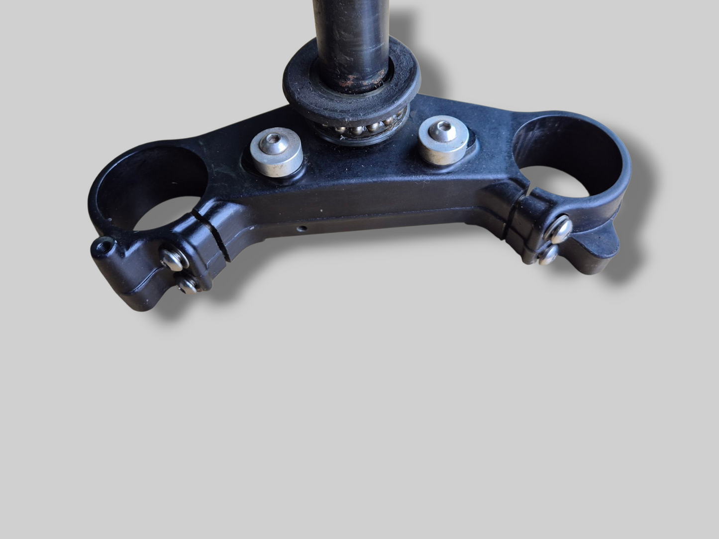 LOWER TRIPLE CLAMP STEM BASE AP8123640 Aprilia RSV Mille 98-03 / Tuono 02-05