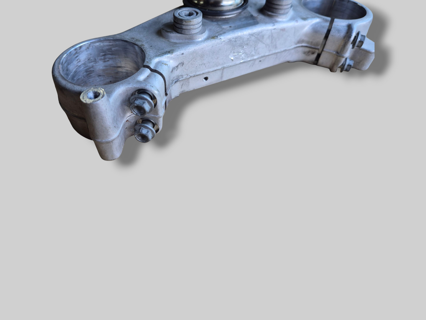 LOWER TRIPLE CLAMP STEM BASE AP8123640 Aprilia RSV Mille 98-03 / Tuono 02-05
