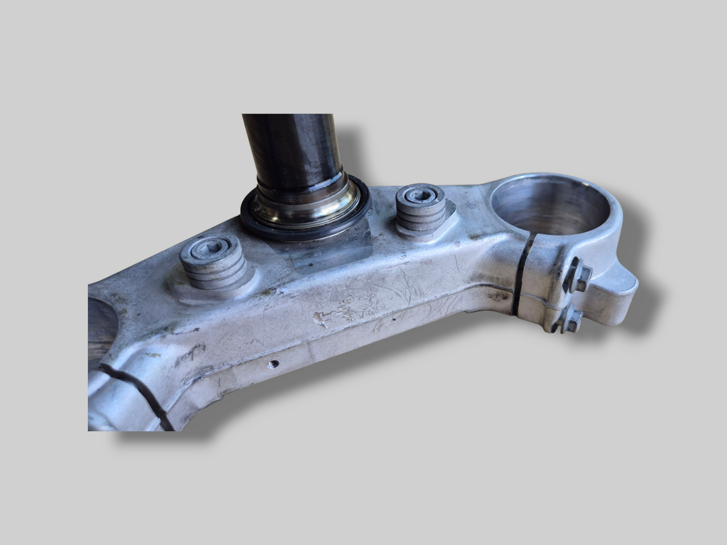 LOWER TRIPLE CLAMP STEM BASE AP8123640 Aprilia RSV Mille 98-03 / Tuono 02-05