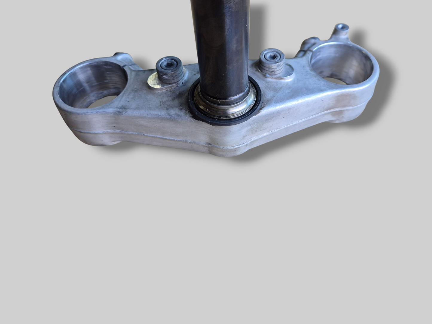 LOWER TRIPLE CLAMP STEM BASE AP8123640 Aprilia RSV Mille 98-03 / Tuono 02-05
