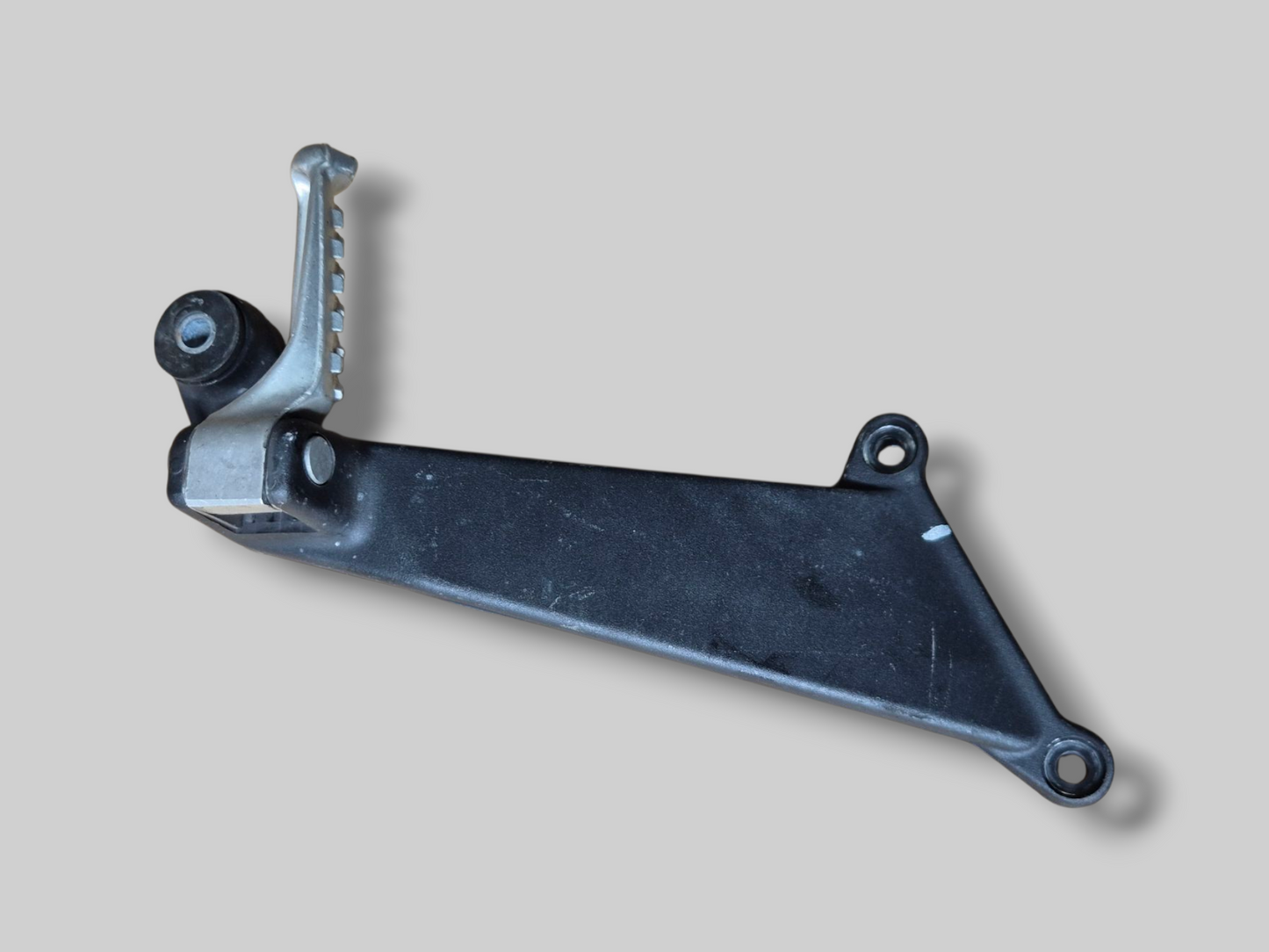 PASSENGER RIGHT FOOTREST SUPPORT AP8146384 Aprilia RSV Mille 98-03 / Tuono 02-05