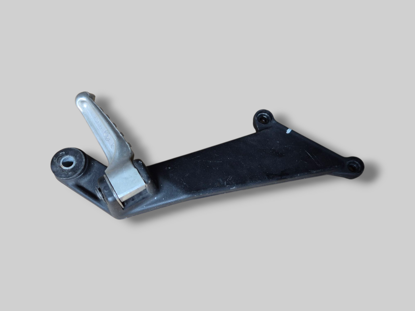 PASSENGER RIGHT FOOTREST SUPPORT AP8146384 Aprilia RSV Mille 98-03 / Tuono 02-05