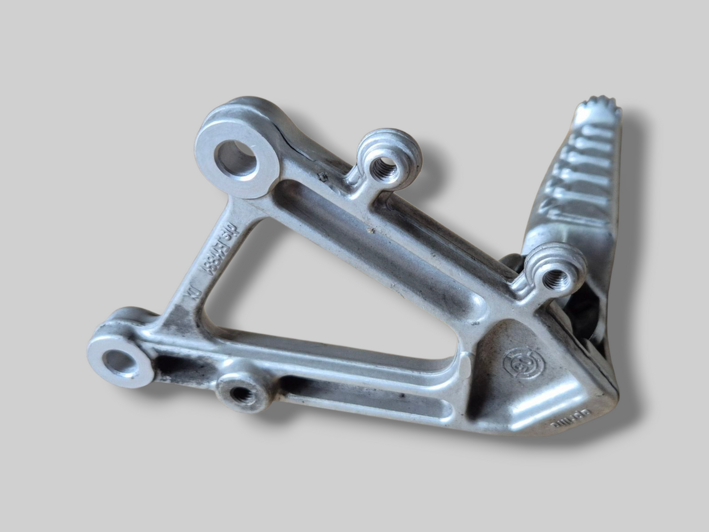 RIGHT-HAND SIDE FOOTREST REARSET AP8135909 Aprilia RSV Mille 98-03 / Tuono 02-05