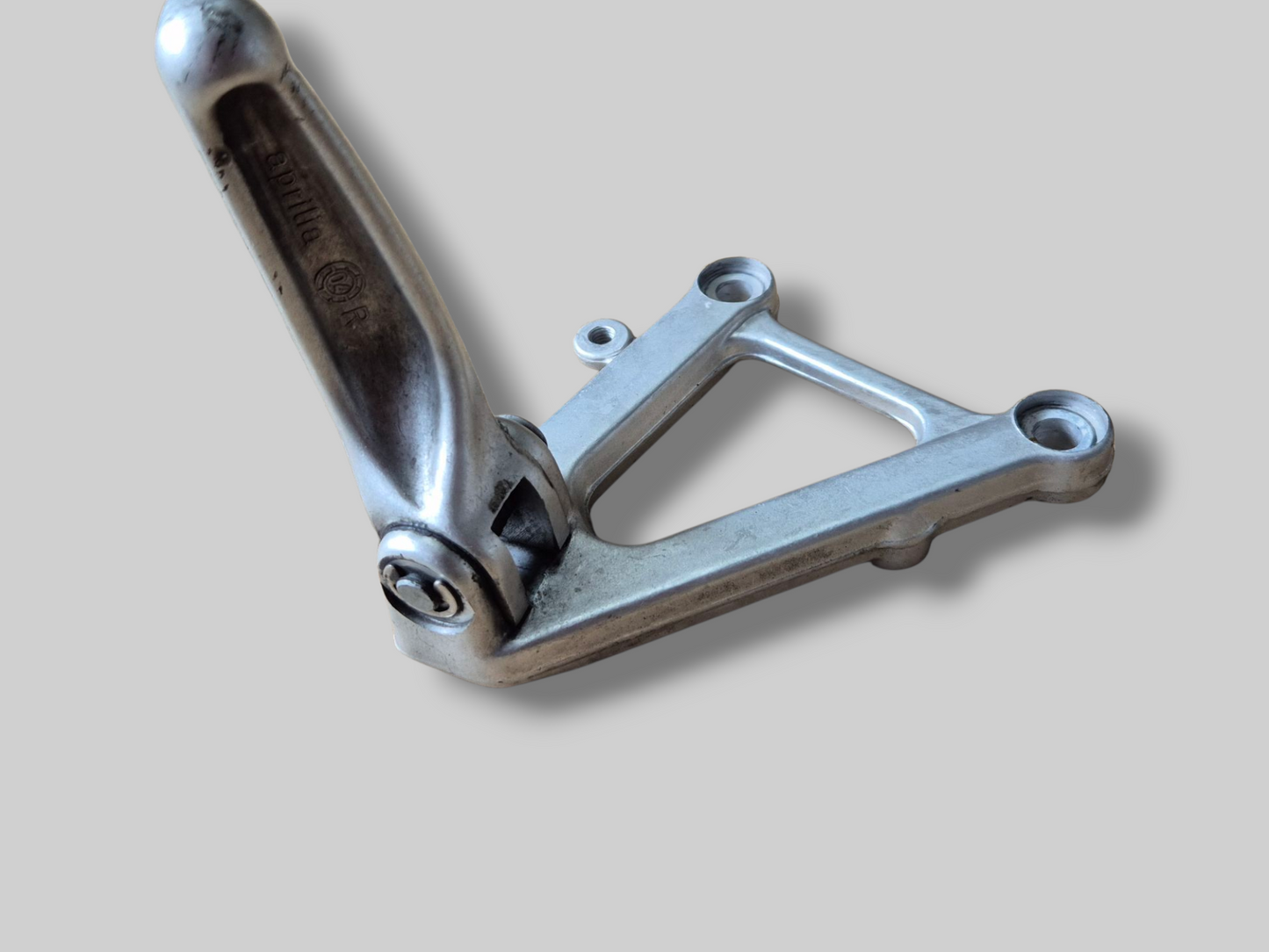 RIGHT-HAND SIDE FOOTREST REARSET AP8135909 Aprilia RSV Mille 98-03 / Tuono 02-05