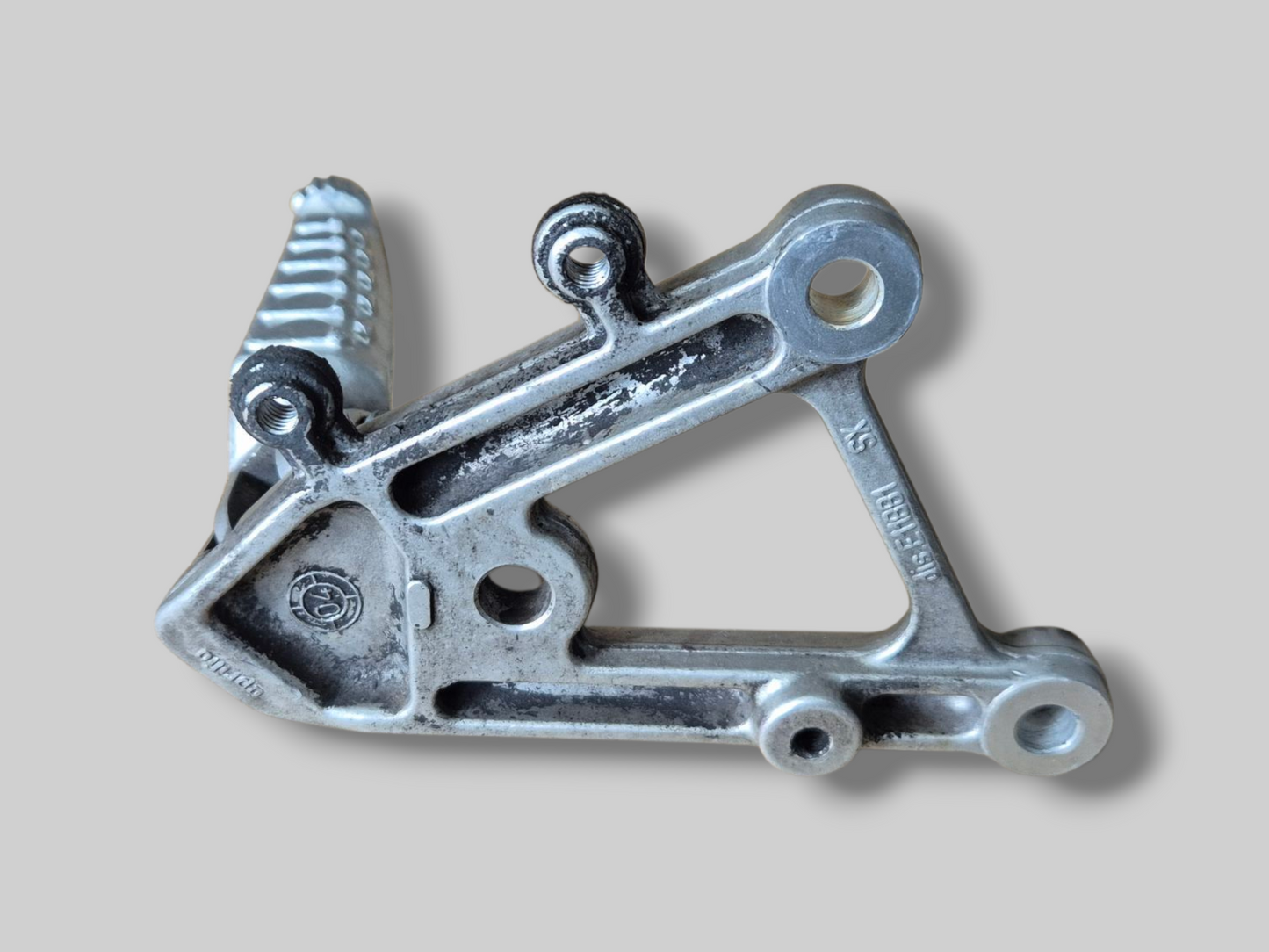 LEFT-HAND SIDE FOOTREST REARSET AP8135910 Aprilia RSV Mille 98-03 / Tuono 02-05