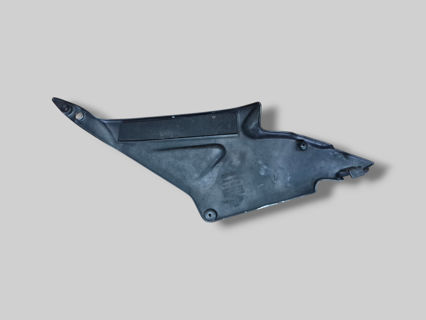 RIGHT-HAND SIDE FUEL TANK SIDE PANEL AP8138587 Aprilia RSV Mille 98-00