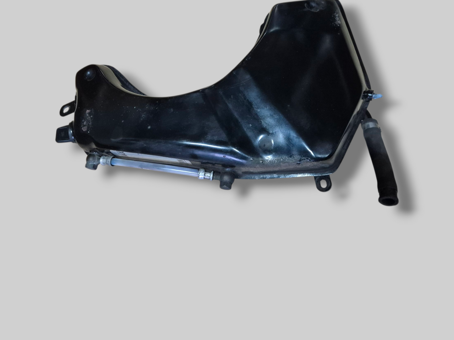 OLIETANKRESERVOIR AP8138558 Aprilia RSV Mille 98-03 / Tuono 02-05