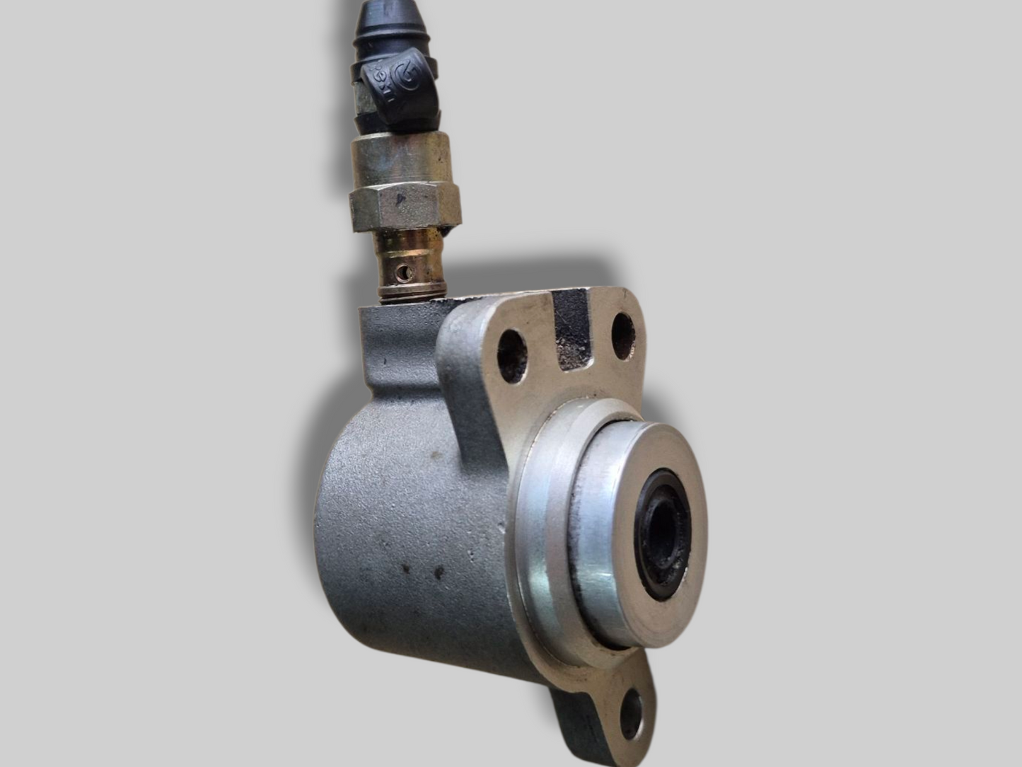 CLUTCH COMMAND SLAVE CYLINDER AP8106381 Aprilia RSV Mille 98-03 / Tuono 02-05
