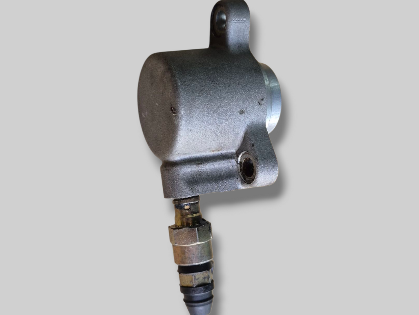 CLUTCH COMMAND SLAVE CYLINDER AP8106381 Aprilia RSV Mille 98-03 / Tuono 02-05