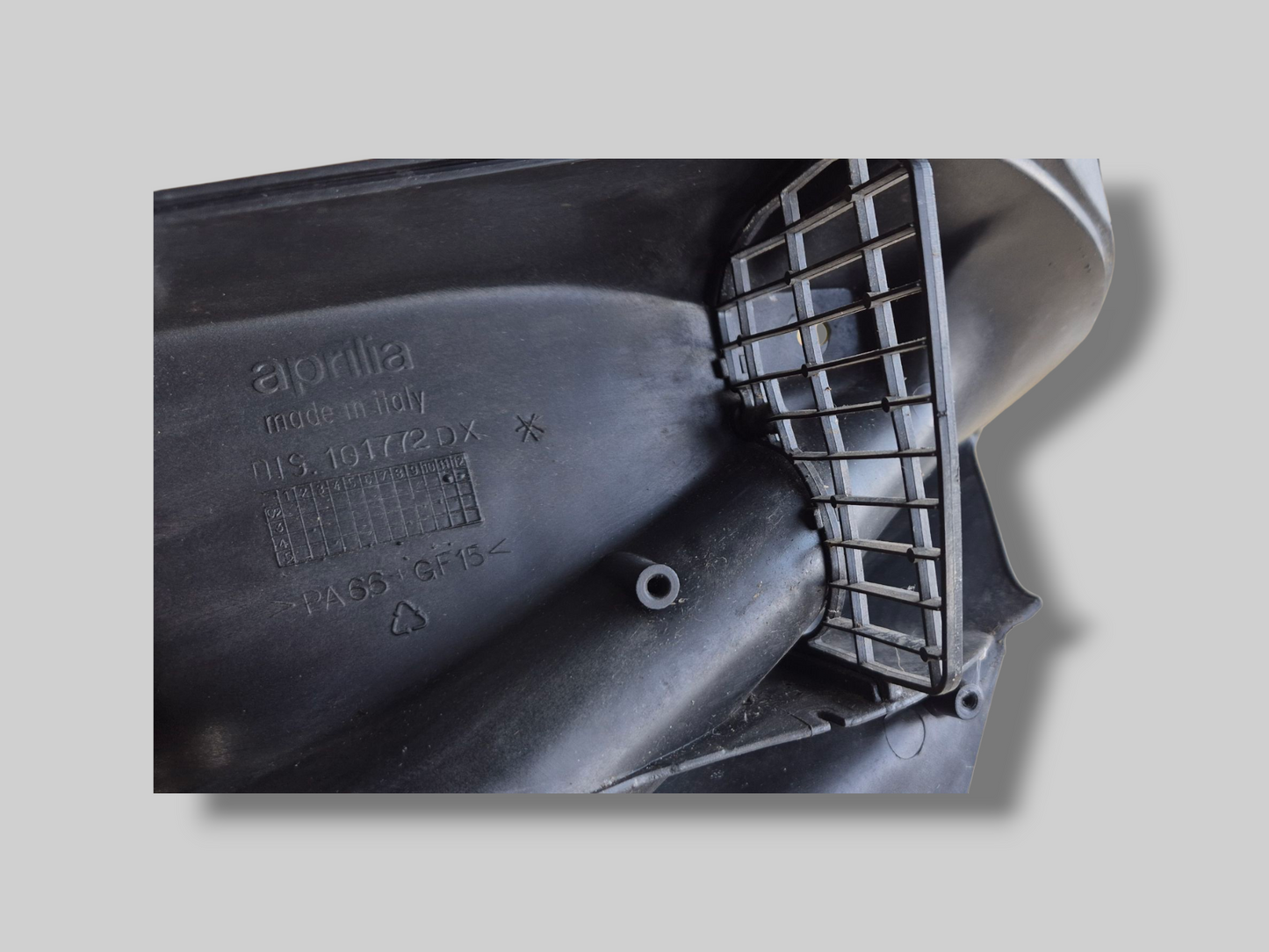 RIGHT-HAND RAM AIR INNER AIR DUCT FAIRING GLOSS BLACK AP8139414 Aprilia RSV Mille 98-03
