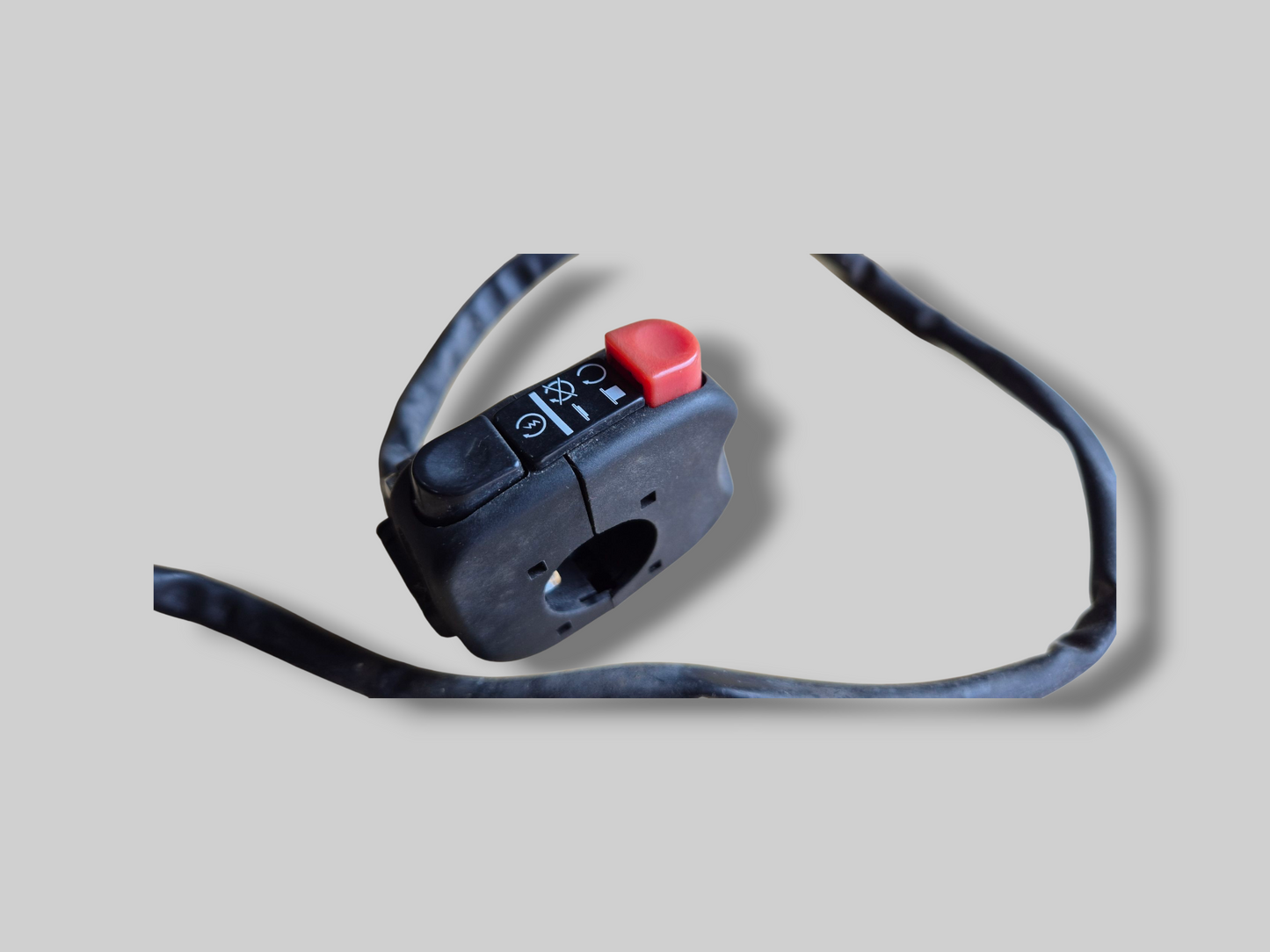 RIGHT-HAND SIDE HANDLEBAR KILLSWITCH AP8118580 Aprilia RSV Mille 01-03 / Tuono 02-05