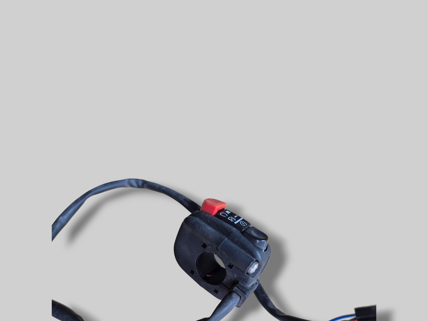 RIGHT-HAND SIDE HANDLEBAR KILLSWITCH AP8118580 Aprilia RSV Mille 01-03 / Tuono 02-05