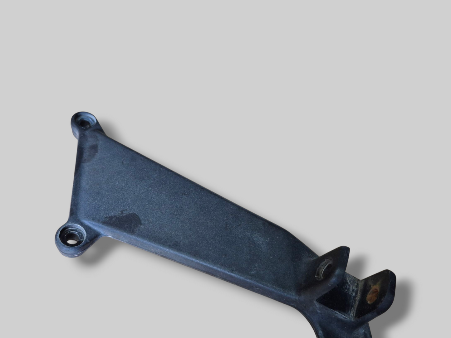 PASSENGER RIGHT FOOTREST SUPPORT AP8146384 Aprilia RSV Mille 98-03 / Tuono 02-05