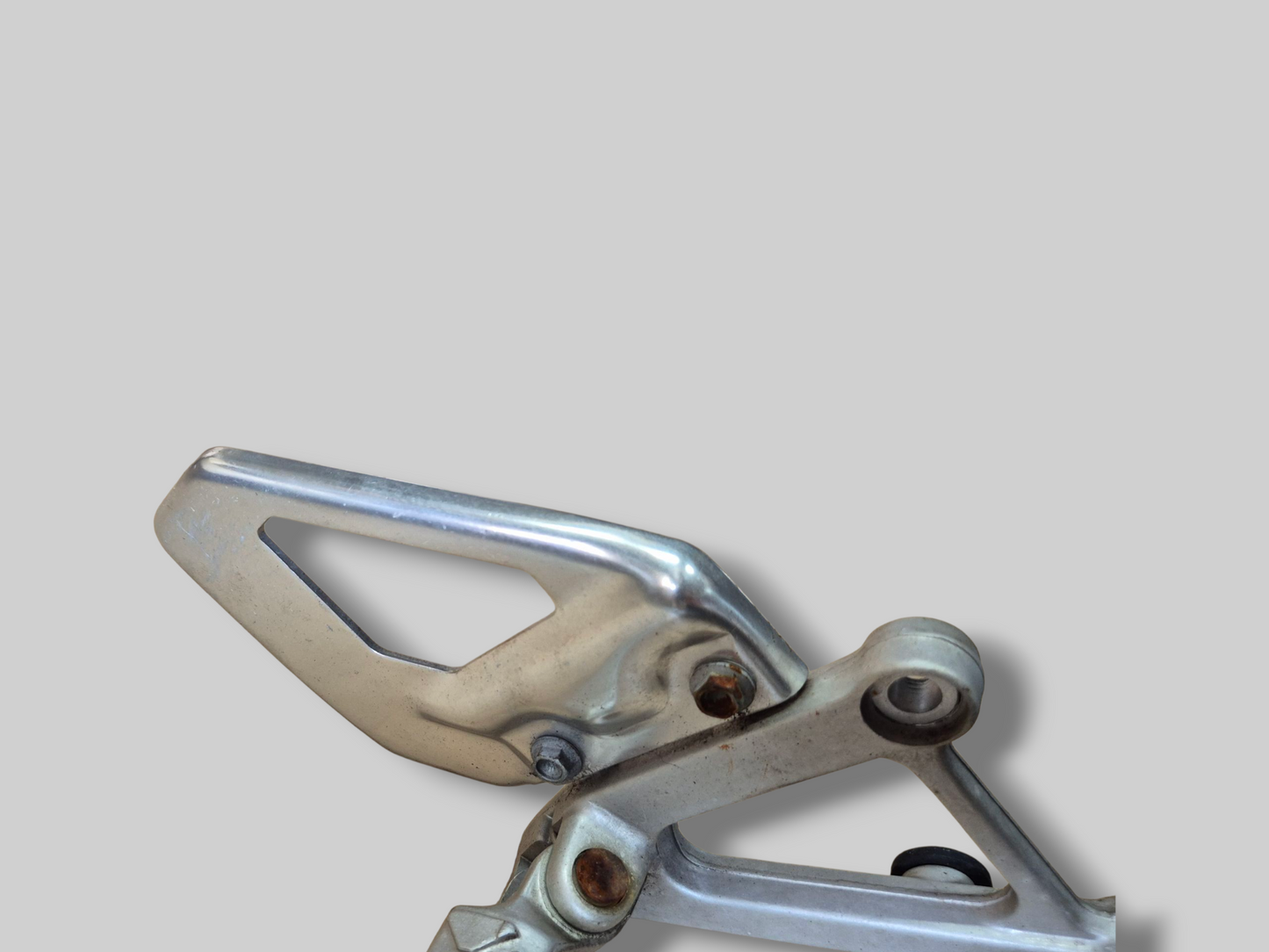 RIGHT-HAND SIDE FOOTREST REARSET AP8135909 Aprilia RSV Mille 98-03 / Tuono 02-05
