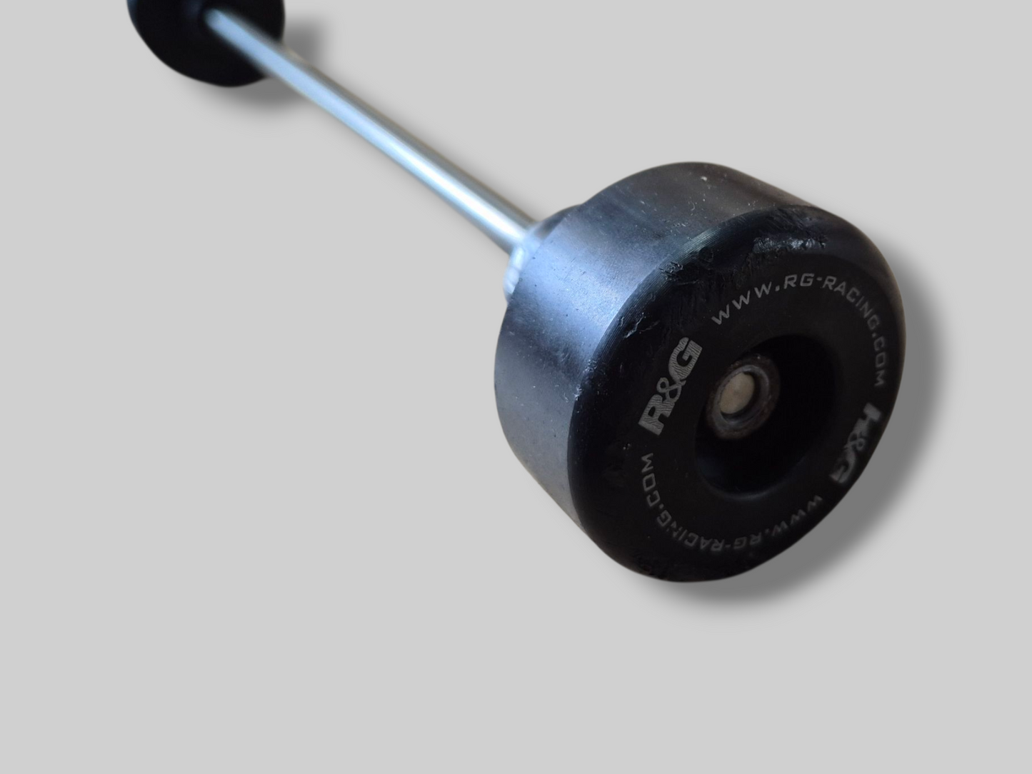 R&G FRONT WHEEL FORK CRASH BAR/BOBBINS Aprilia RSV Mille 98-03 / Tuono 02-05