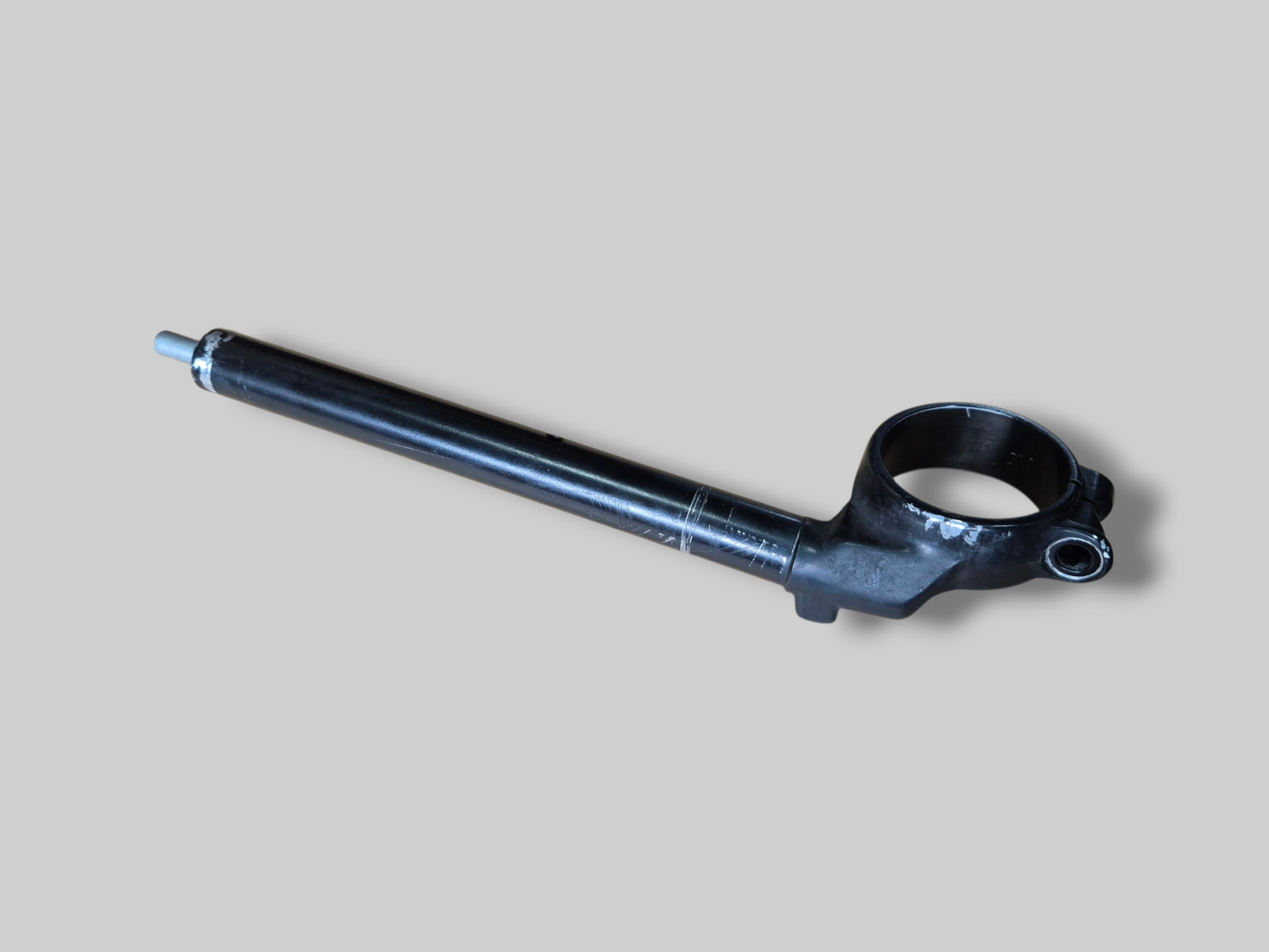 RECHTERKANT 54 mm STUURCLIP-ON AP8118592 Aprilia RSV Mille 98-03