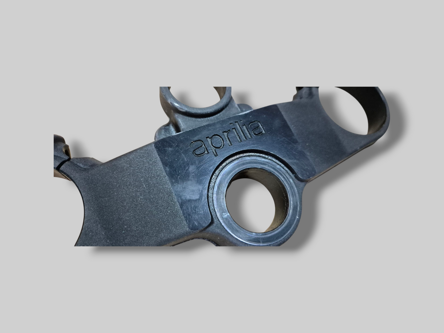 BOVENJOK DRIEVOUDIGE KLEM AP8123927 Aprilia RSV Mille 98-03