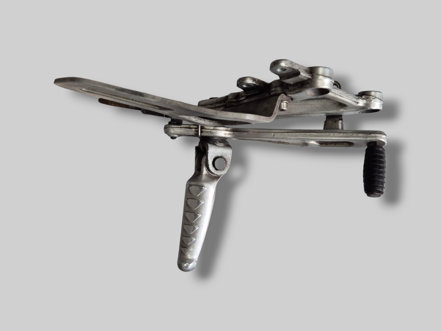 RIGHT-HAND SIDE FOOTREST REARSET COMPLETE AP8134593 Aprilia SL1000 Falco 2000-2003