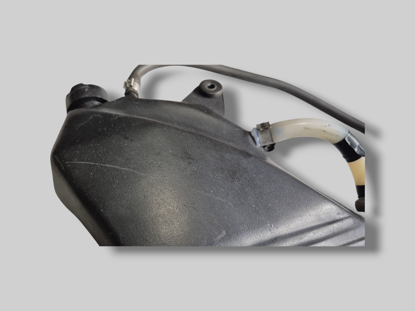 COOLANT WATER TANK RESERVOIR BOTTLE AP8138781 Aprilia SL1000 Falco 2000-2003