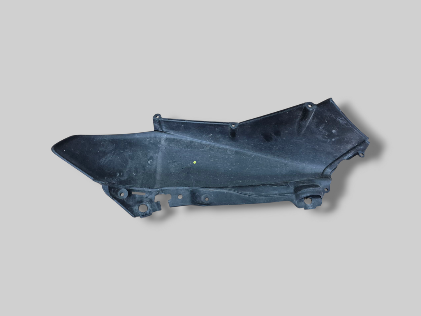 RECHTERKANT BUITENLUCHTINLAATKANAAL DIABLO ZWART AP8149279 Aprilia RSV Mille 1998-2003