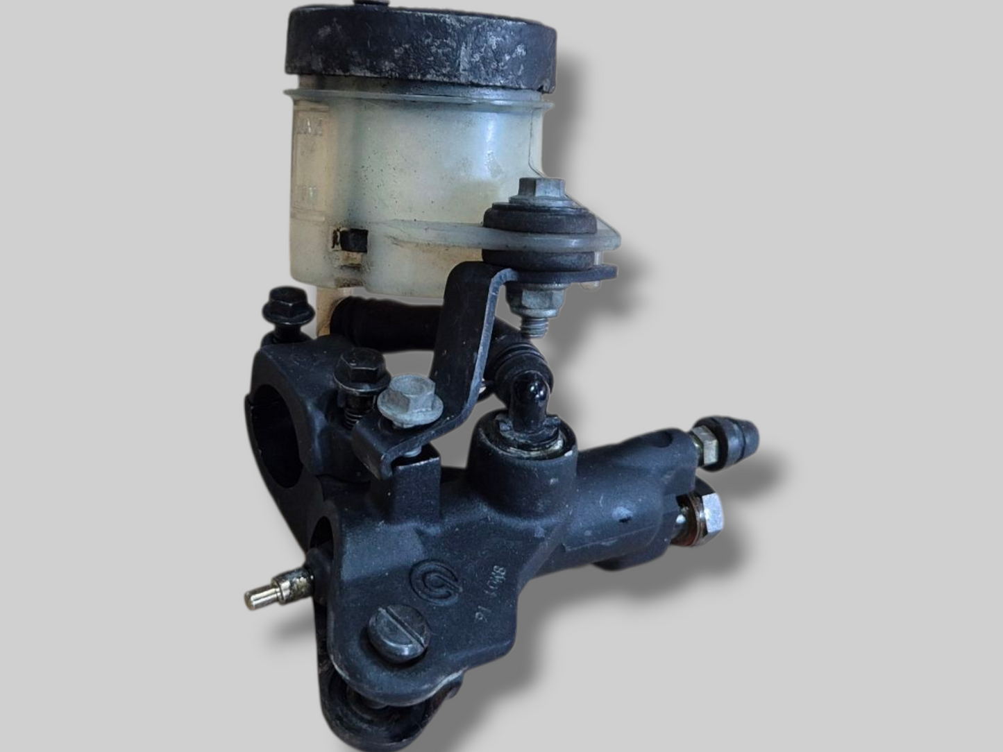 VOORREMPOMP HOOFDCILINDER AP8113969 Aprilia RSV Mille 98-03 / Tuono 02-05