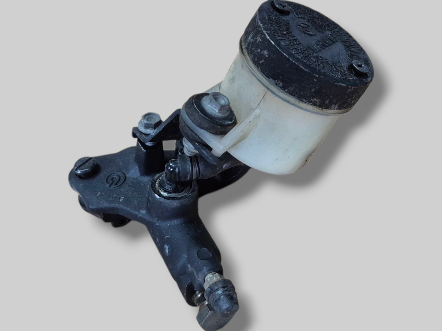 VOORREMPOMP HOOFDCILINDER AP8113969 Aprilia RSV Mille 98-03 / Tuono 02-05