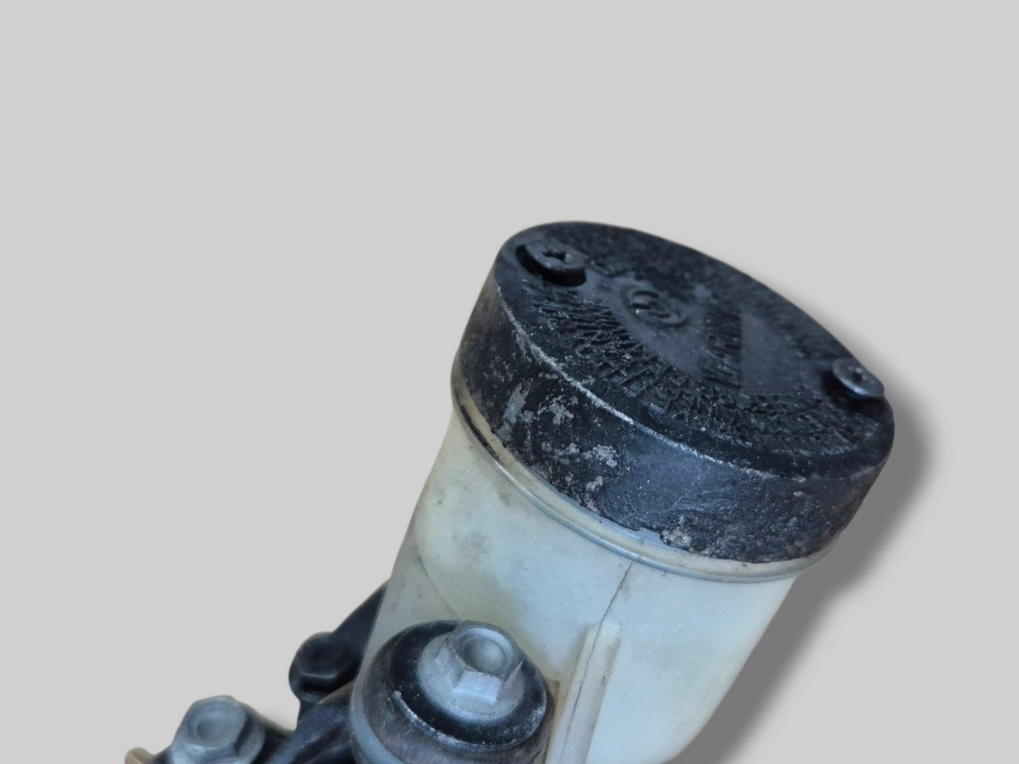 VOORREMPOMP HOOFDCILINDER AP8113969 Aprilia RSV Mille 98-03 / Tuono 02-05