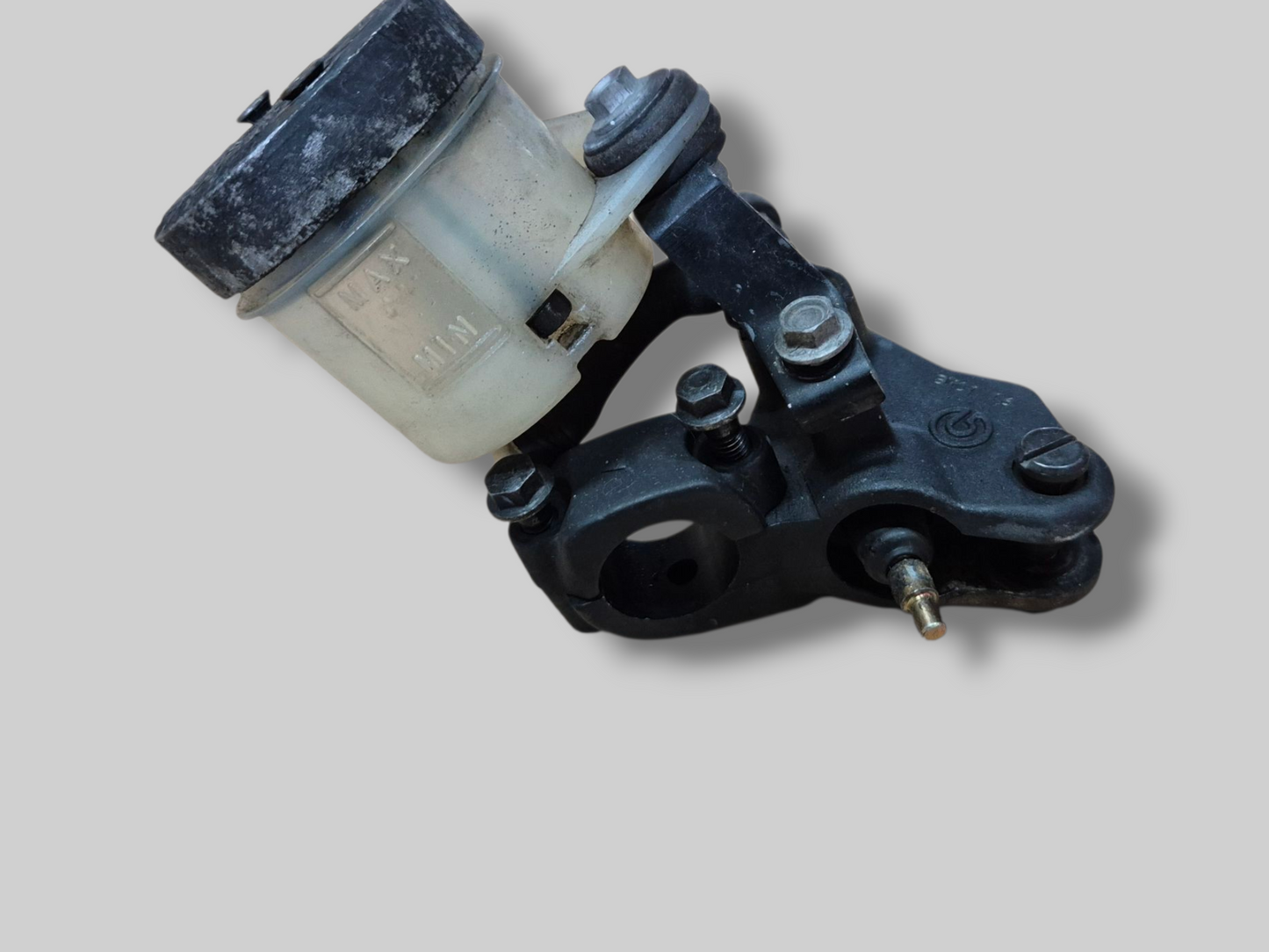 VOORREMPOMP HOOFDCILINDER AP8113969 Aprilia RSV Mille 98-03 / Tuono 02-05