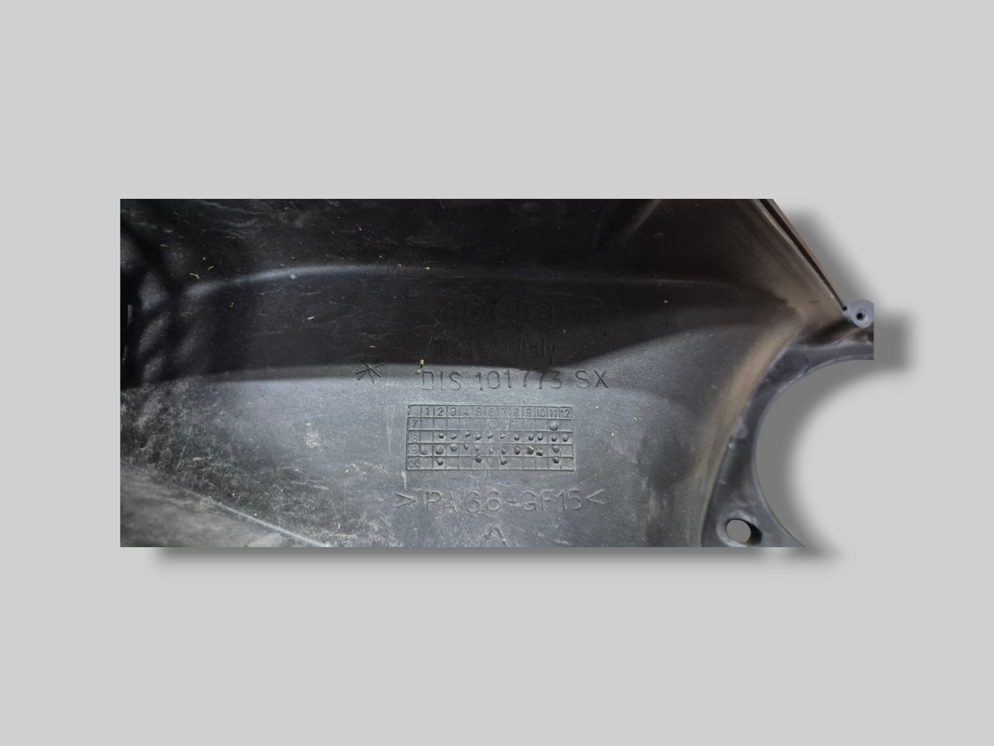 LINKSE INTERNE LUCHTKANAALKUIP, MAT ZWART AP8149278 Aprilia RSV Mille 98-03