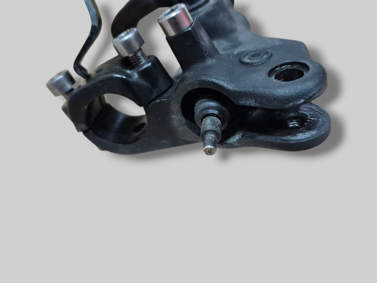 VOORREMPOMP HOOFDCILINDER AP8113969 Aprilia RSV Mille 98-03 / Tuono 02-05