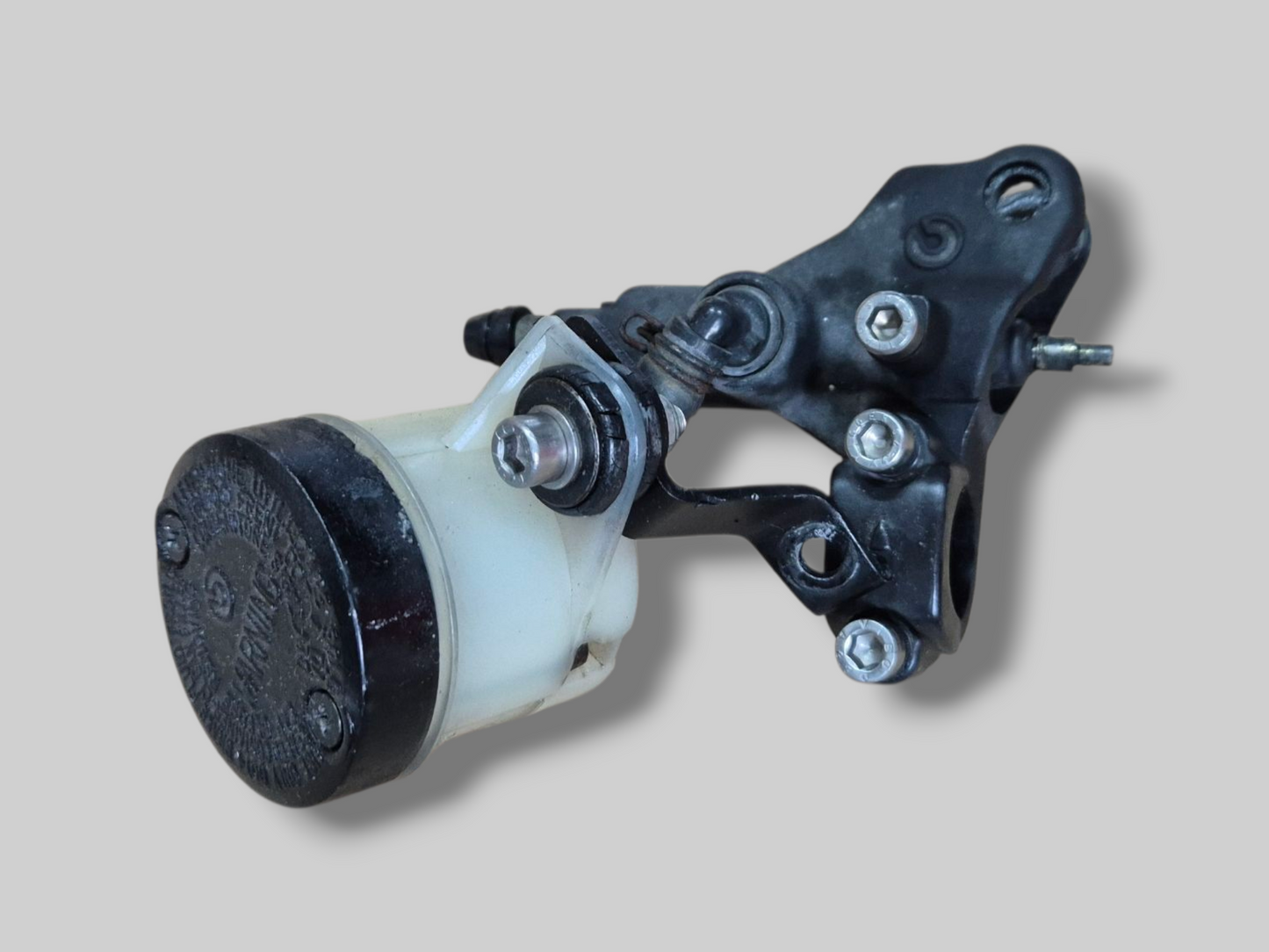 VOORREMPOMP HOOFDCILINDER AP8113969 Aprilia RSV Mille 98-03 / Tuono 02-05