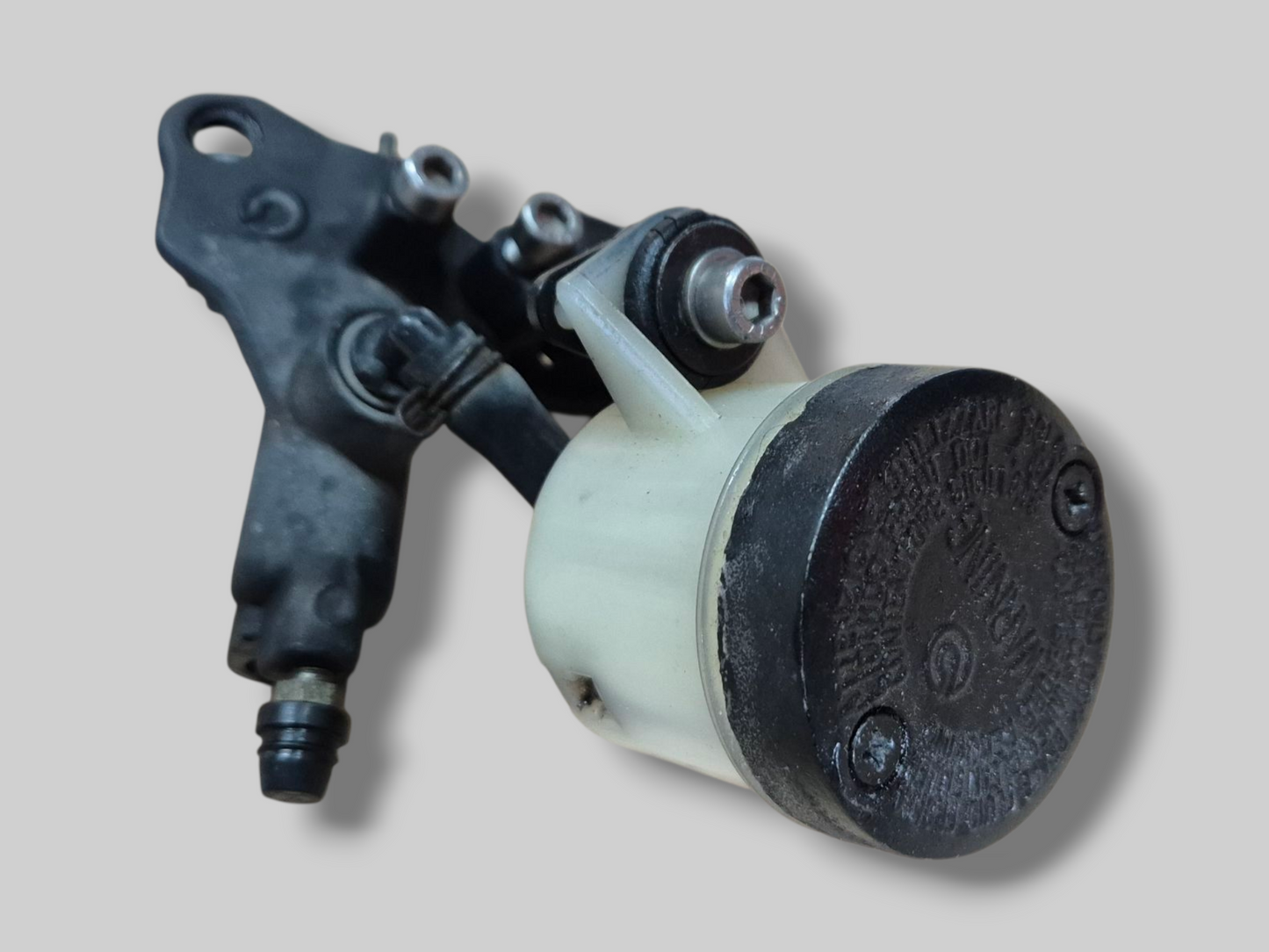 VOORREMPOMP HOOFDCILINDER AP8113969 Aprilia RSV Mille 98-03 / Tuono 02-05