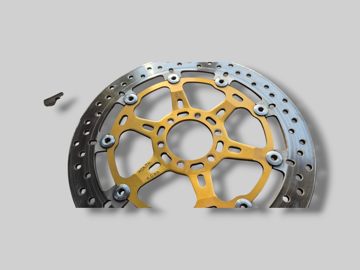 REMKLAUW VOOR RECHTS BREMBO P4 GOUD AP8113970 Aprilia RSV Mille 98-03 / Tuono 02-05